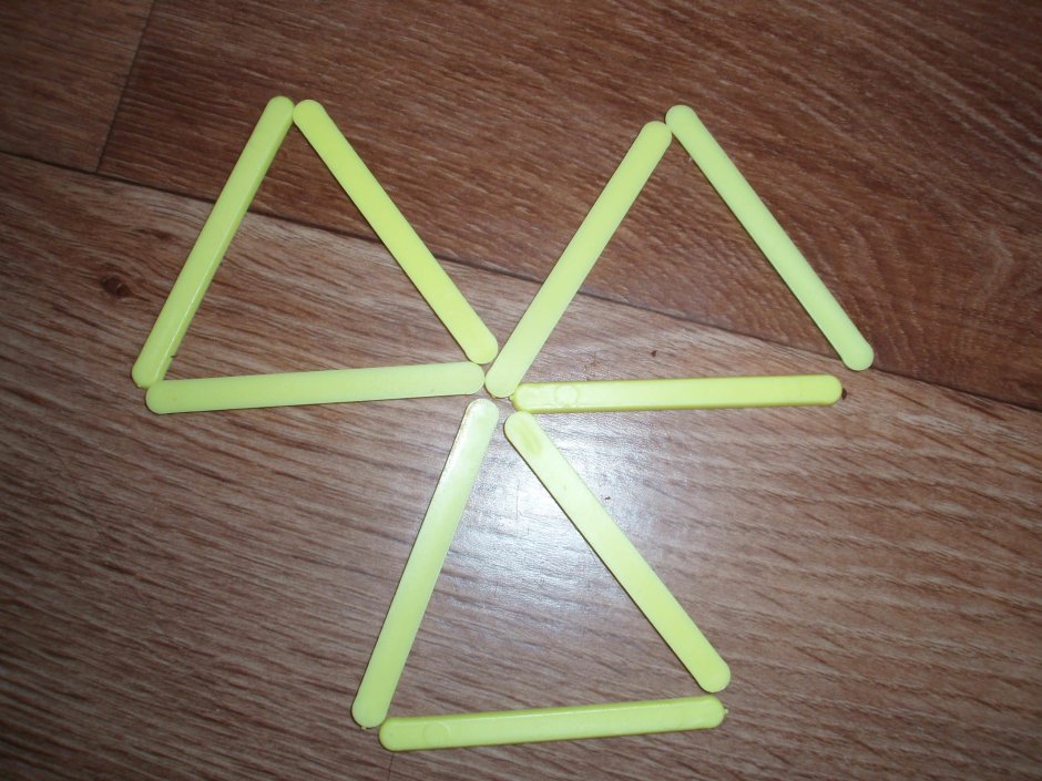 Треугольник из счетных палочек