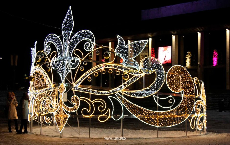 Новогодние световые украшения для улицы