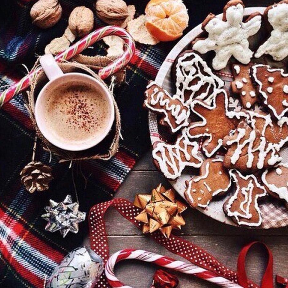 Новогоднее печенье и кофе