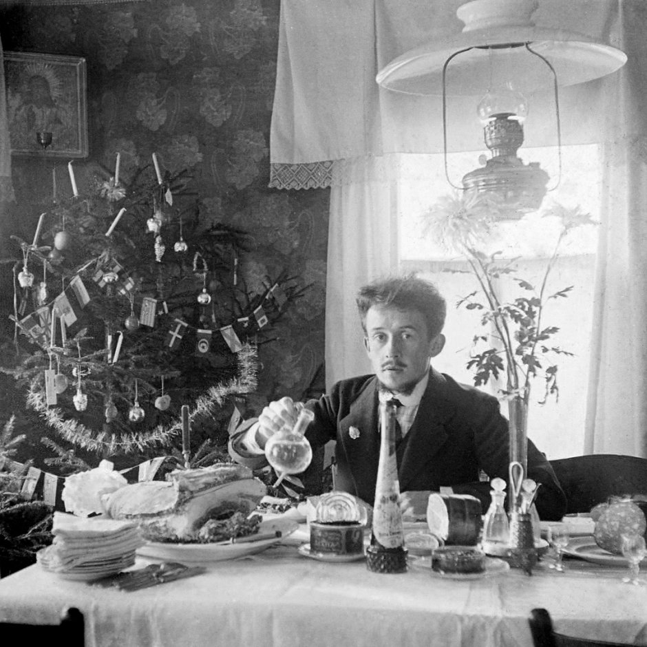 Георгий Несытов автопортрет у рождественской елки 1910 1913 г.г