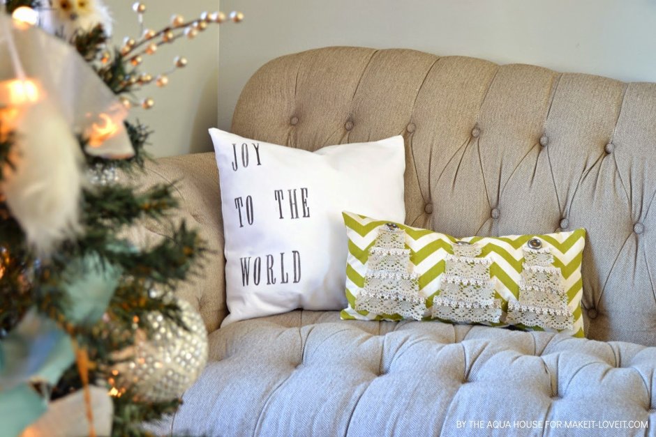 Новогодние подушки на диван