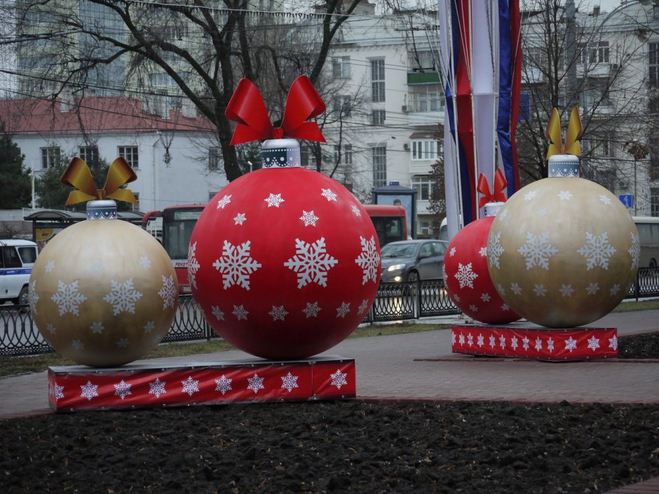 Большие новогодние шары из пенопласта