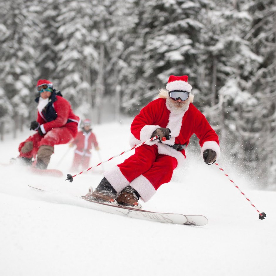 Дед Мороз на горных лыжах