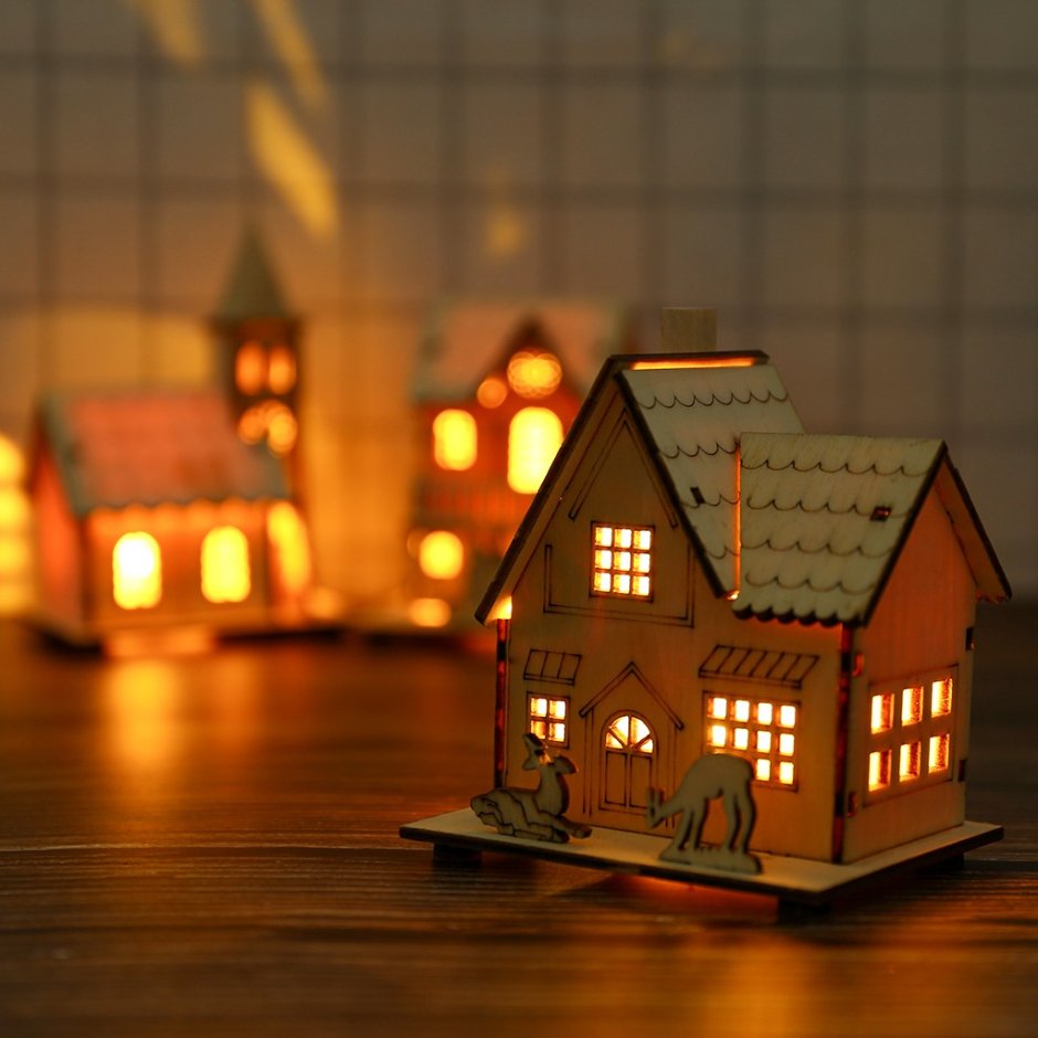 Рождественский домик с подсветкой