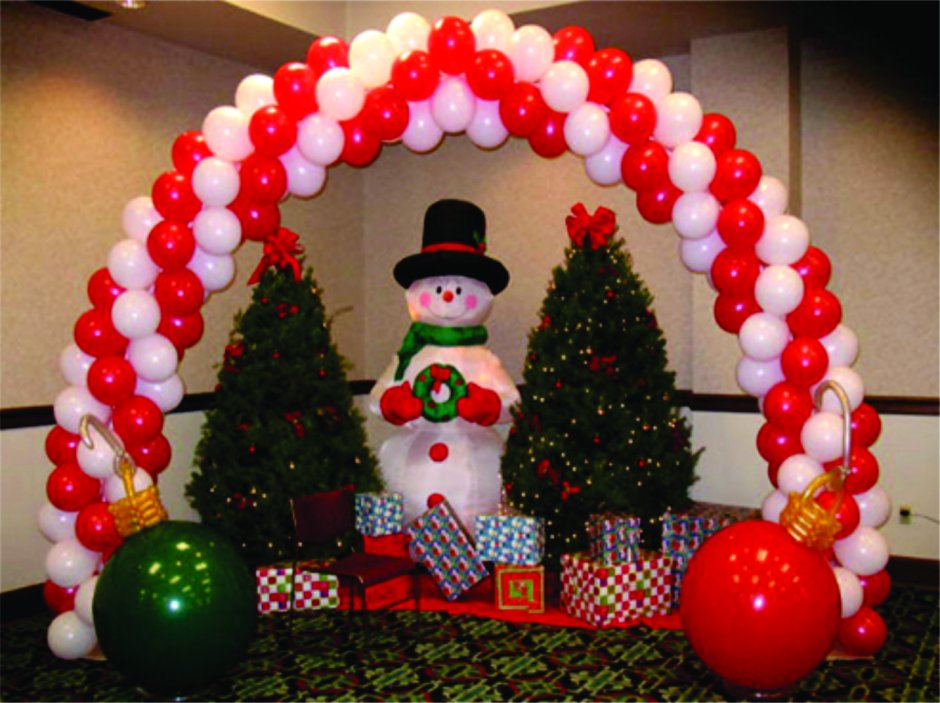 Декор дома на Рождество воздушными шарами