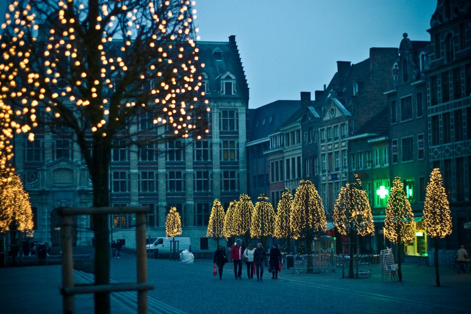 Рождественская ярмарка в бельгийском городе лёвен