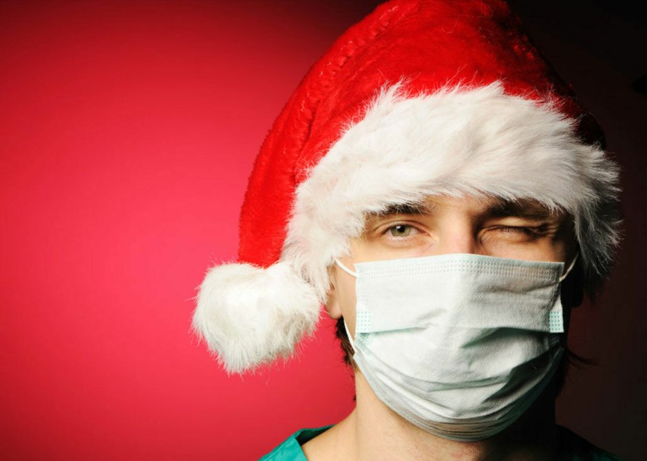 Дед Мороз в маске медицинской
