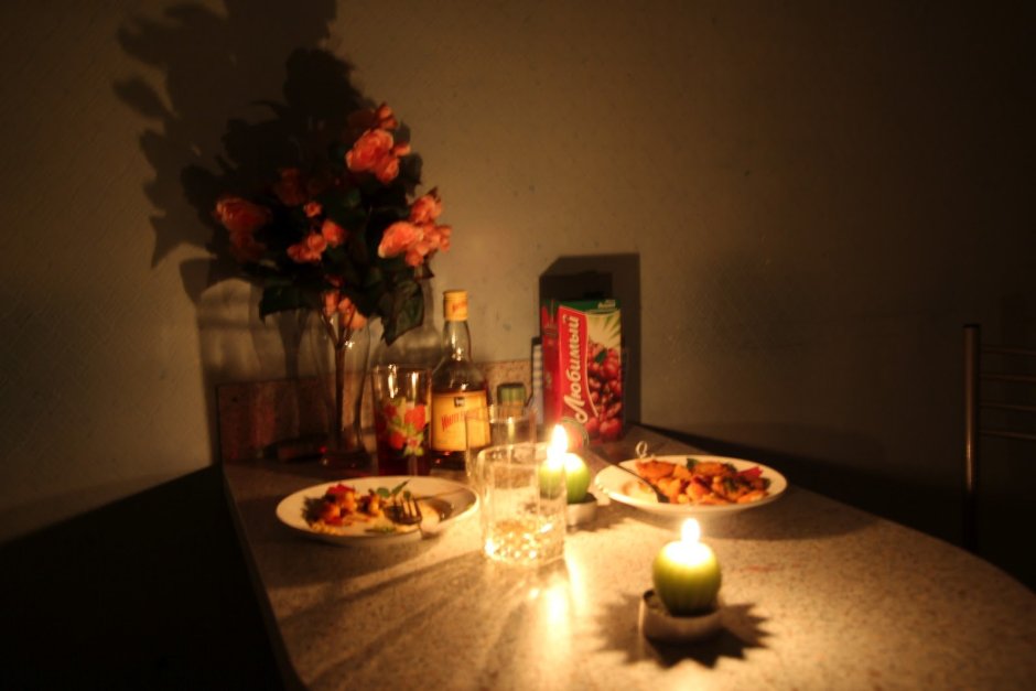 Романтический ужин на полу