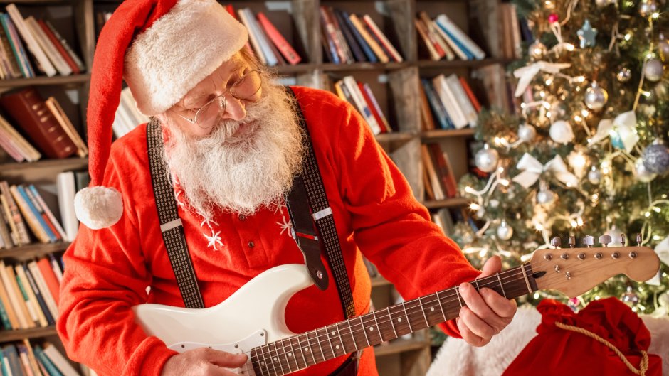 Санта Клаус с гитарой