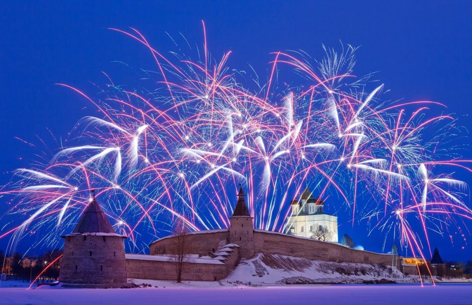 Новогодний салют в Пскове