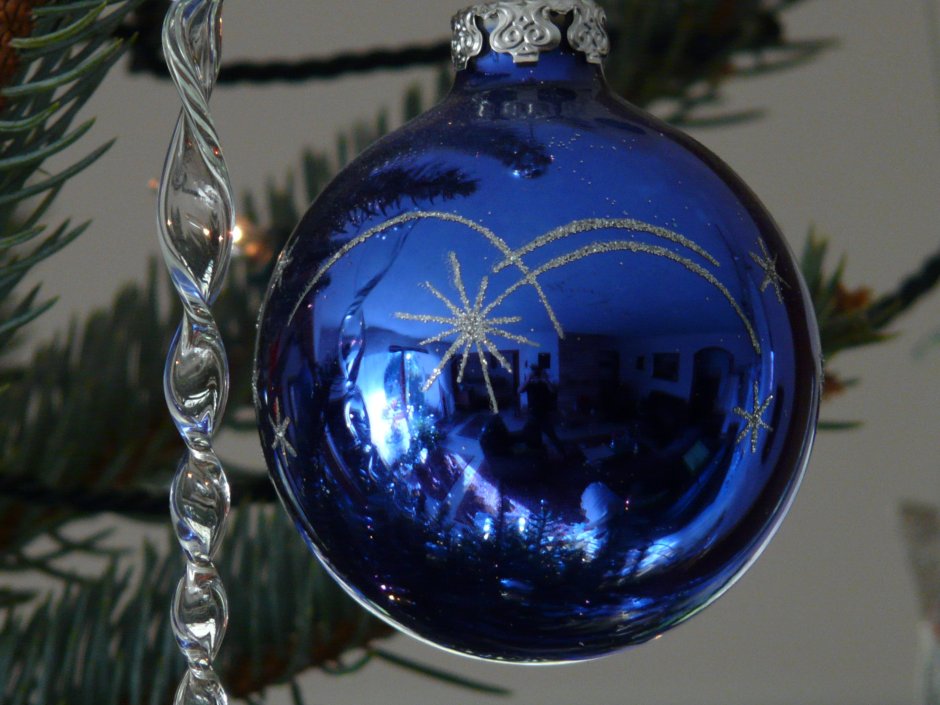 Home Alone Legs Glass baubles
