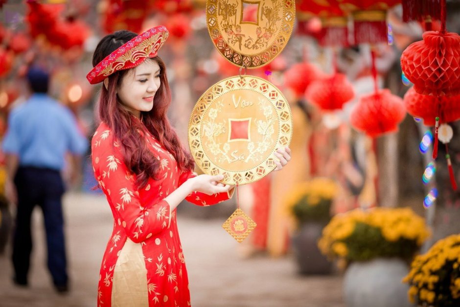 Китайская Новогодняя девушка