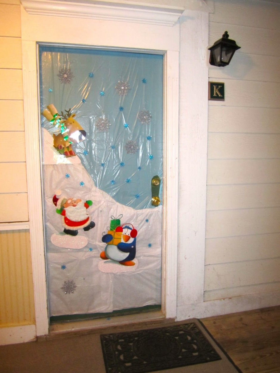 Зимнее украшение дверей в детском саду