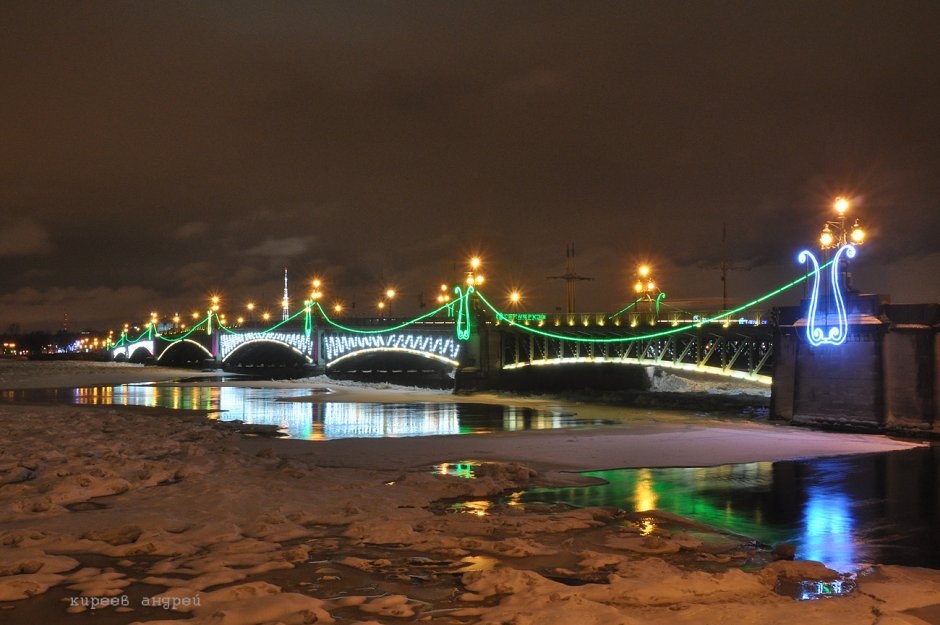 Пантелеймоновский мост ночью в Санкт-Петербурге