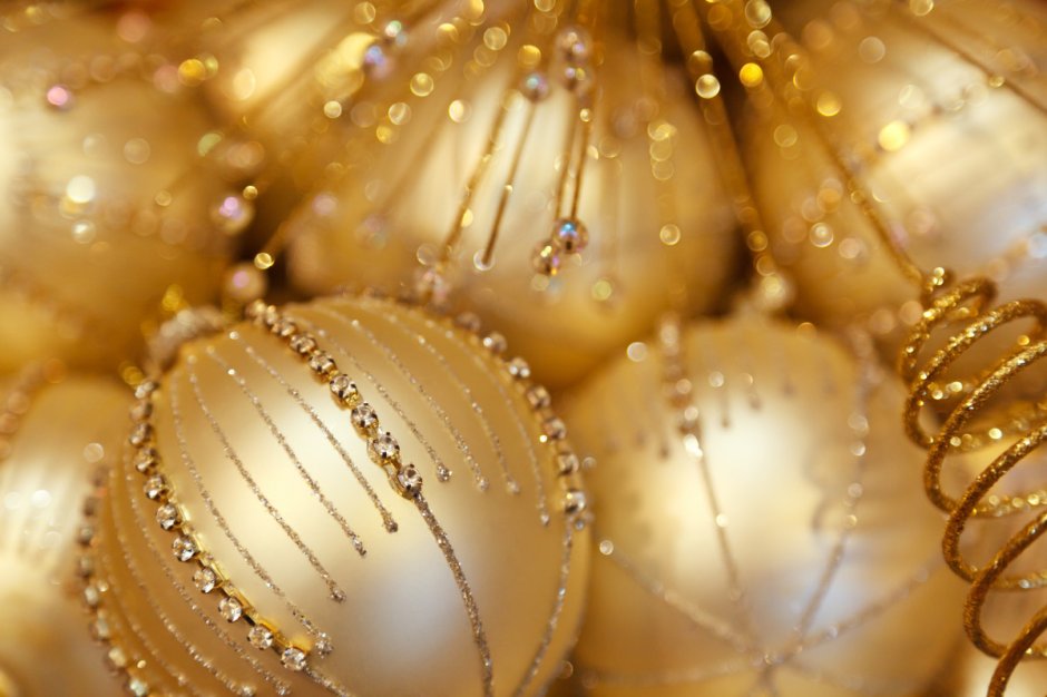 Новогодние шары золотые