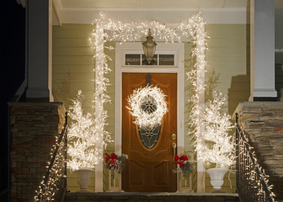 Christmas Door illustartion с гирляндами