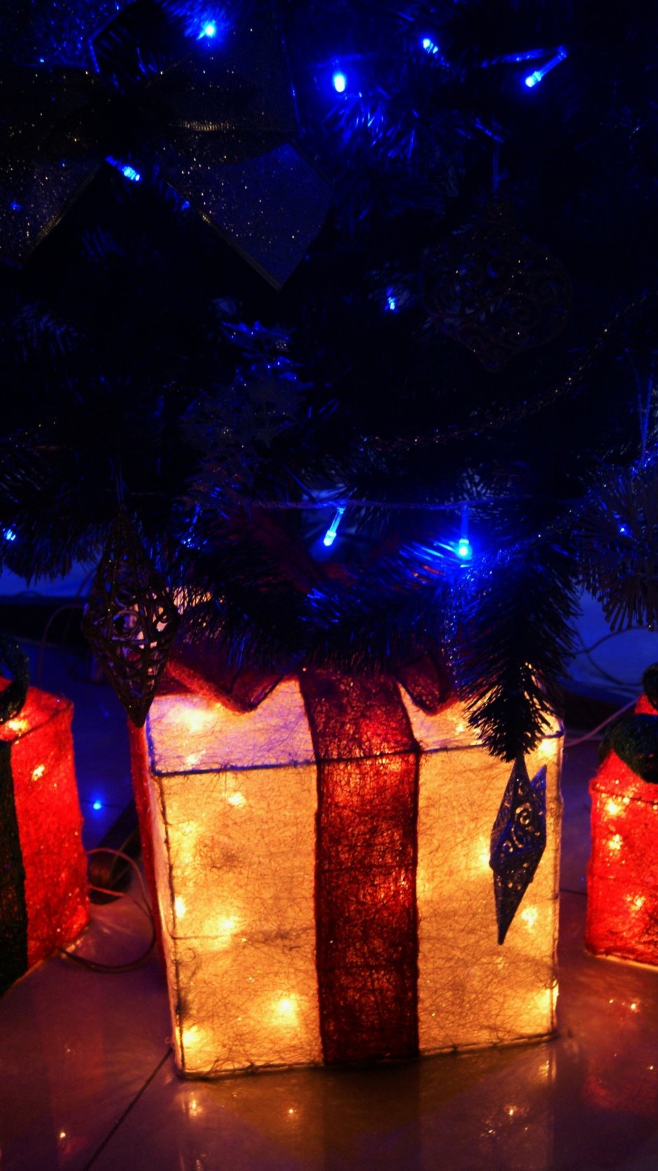 Светящийся подарок под елку