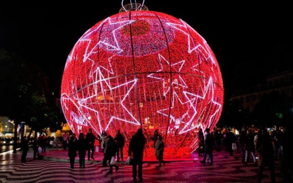 Самый большой новогодний шар в мире