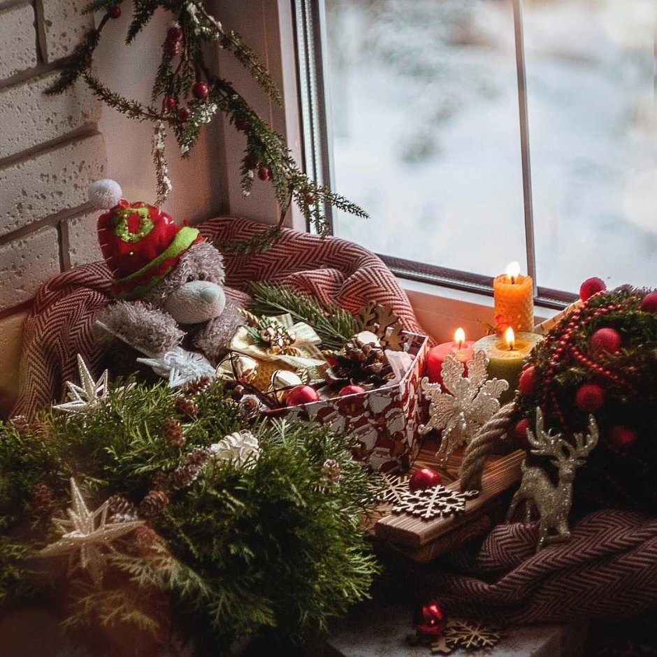 Новогодний декор подоконника