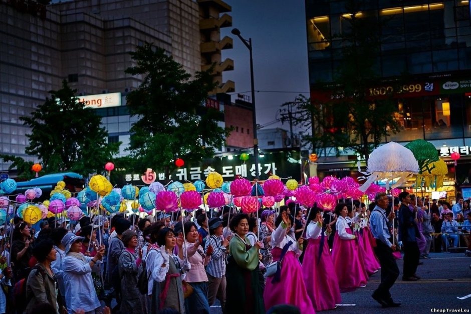 Парад лотосовых фонарей в Сеуле