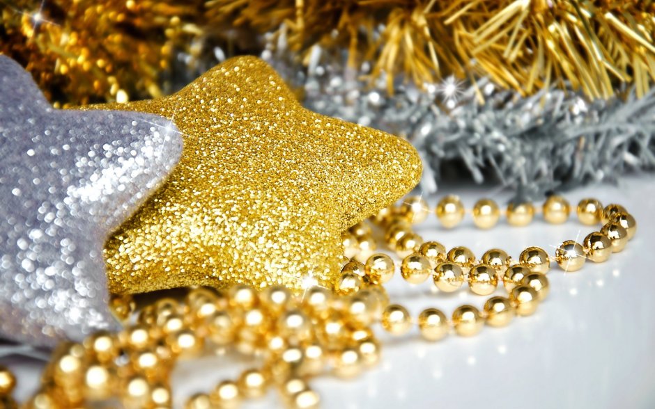 Золотые новогодние украшения