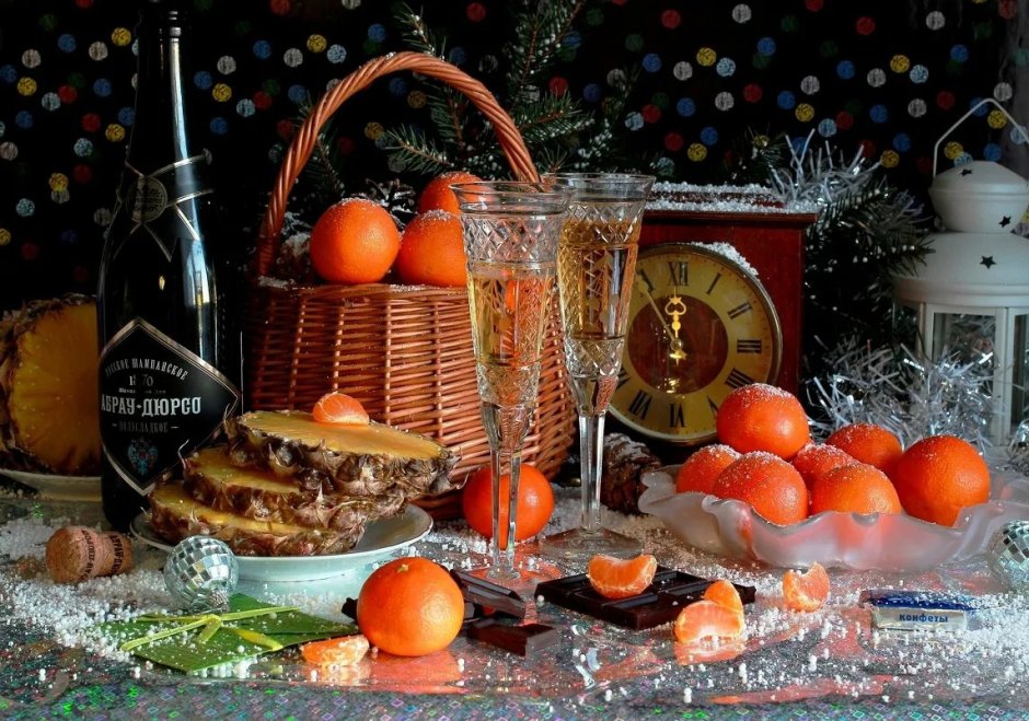 Новогодний стол шампанское мандарины