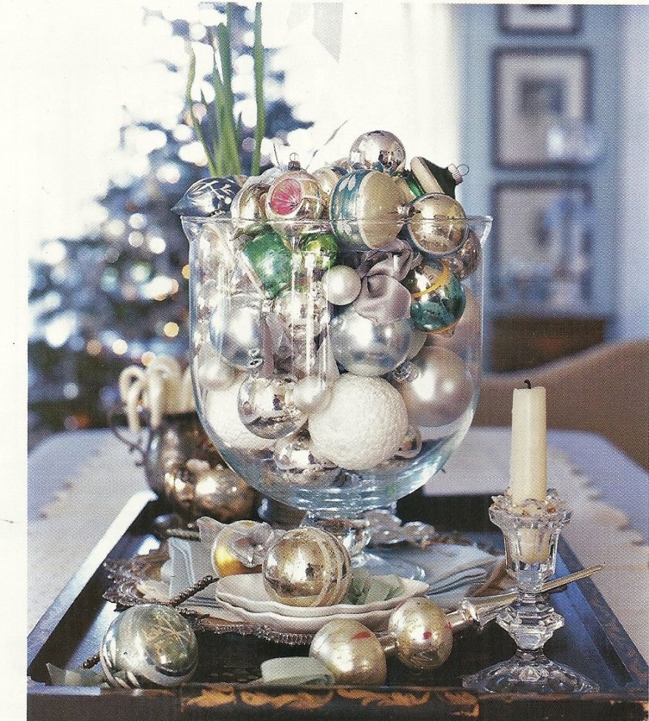 Новогодняя композиция в вазе шар