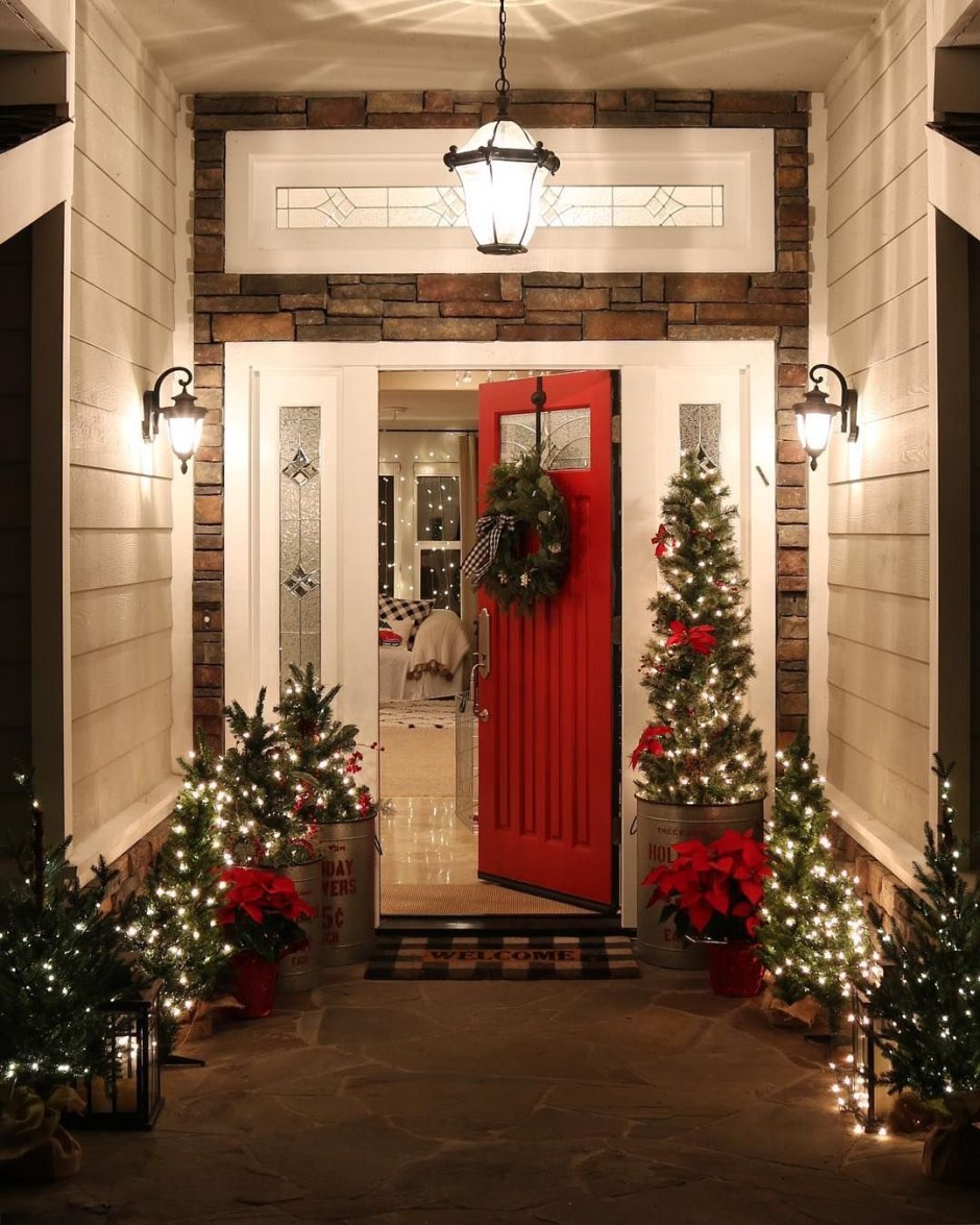 Дверь в комнате Рождество