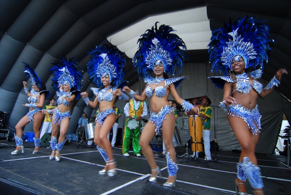 Самба танцоры в Бразилии