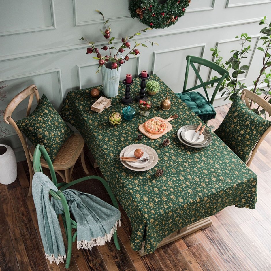 Зеленая скатерть на новогодний стол