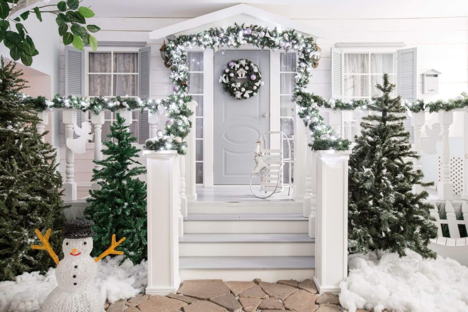 Рождественская белая дверь