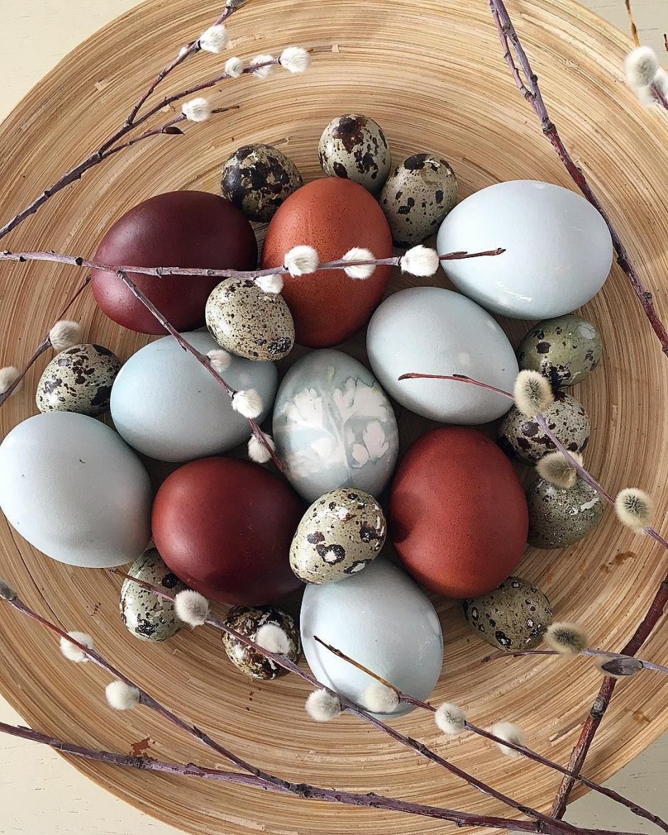 Серые яйца на Пасху