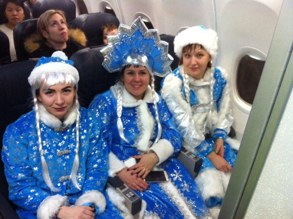 Дед Мороз и Снегурочка на самолете