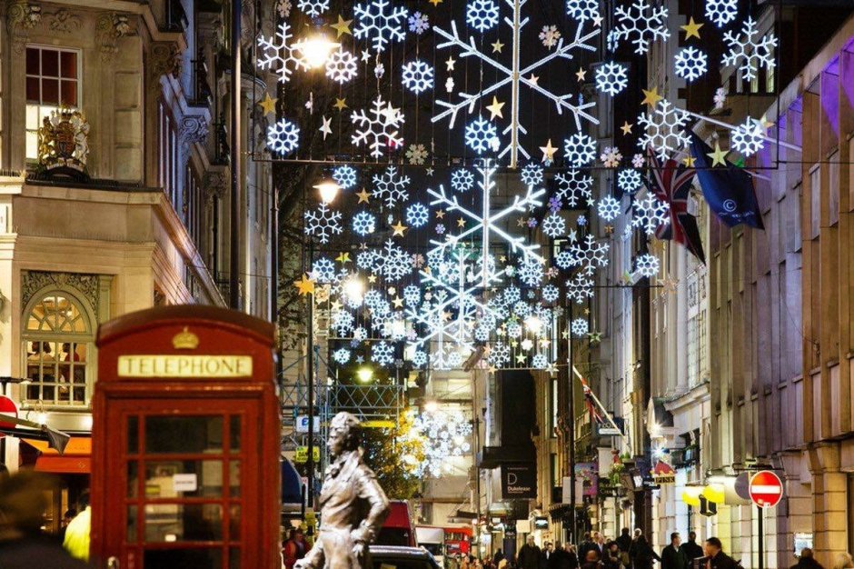 Оксфорд стрит перед Рождеством в Великобритании