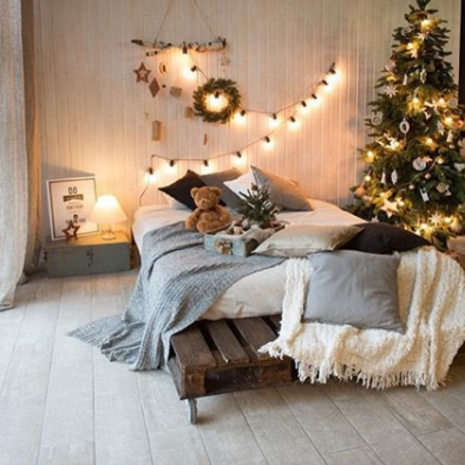 Уютная Новогодняя спальня
