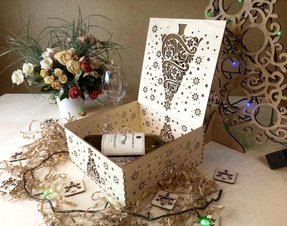 Коробка деревянная новогодняя подарочная