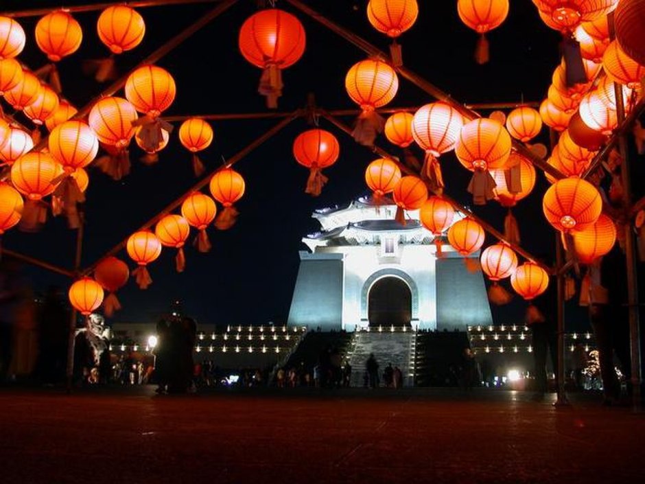 Праздник фонарей Юаньсяоцзе в Китае кратко