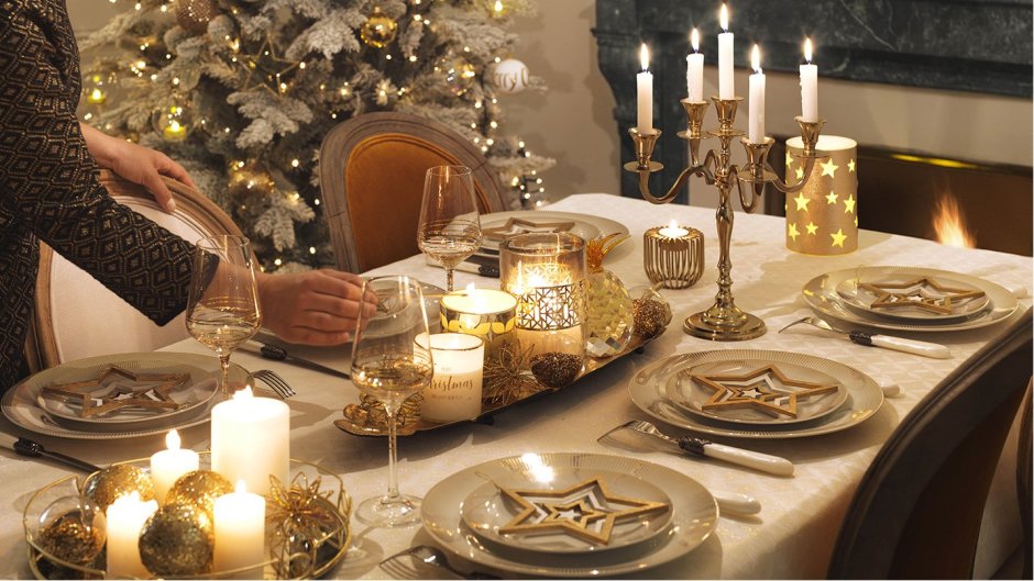 Украшение новогоднего стола золото