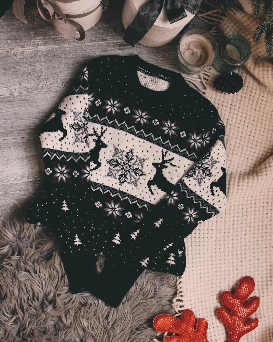 Новогодний свитер черный