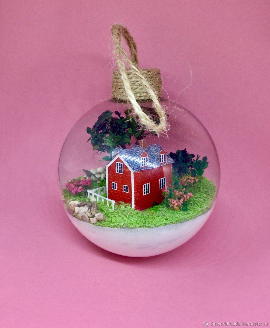 Стеклянный шар с домиком