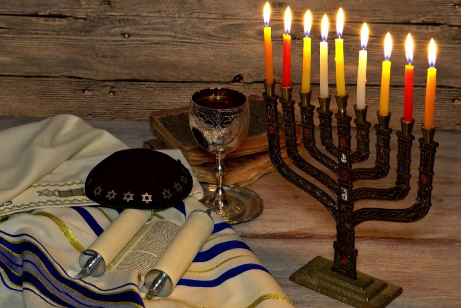Еврейские свеча в синагоге