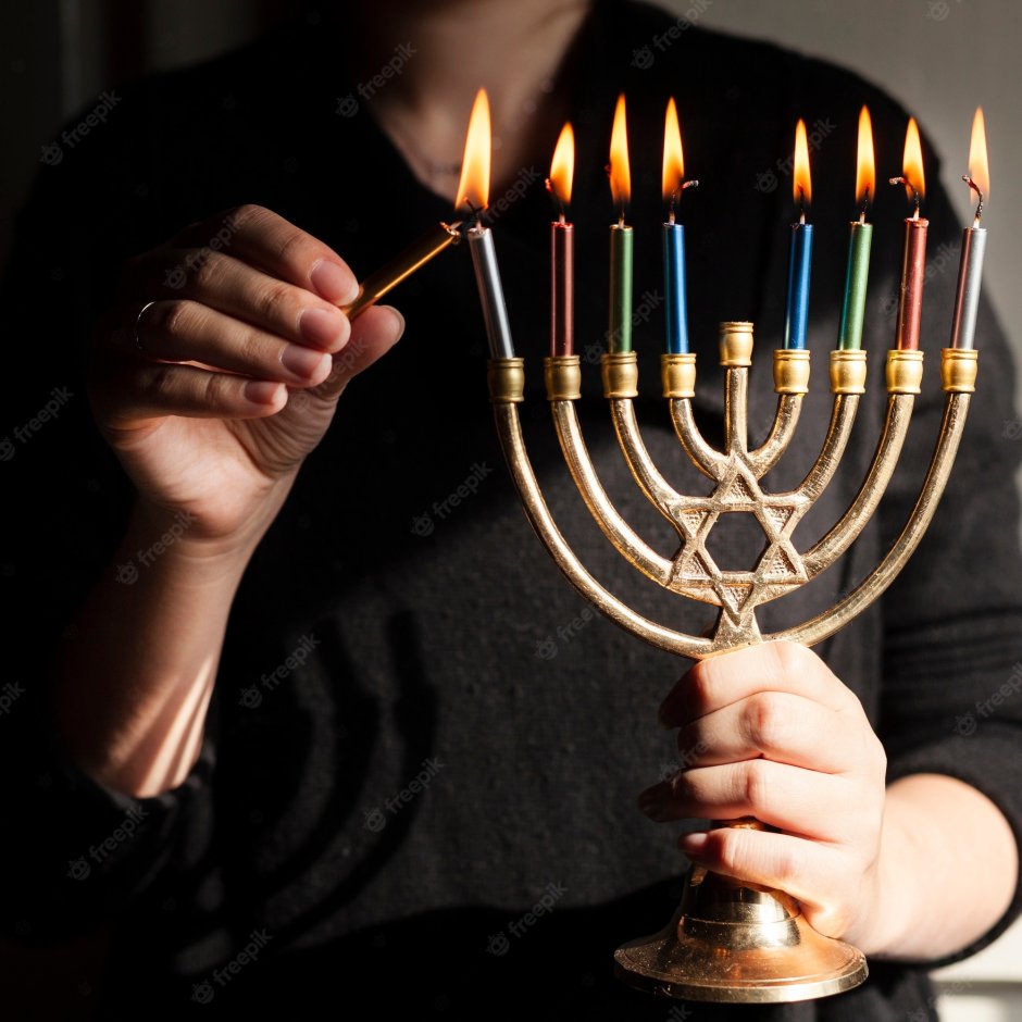 Еврейский подсвечник со свечами