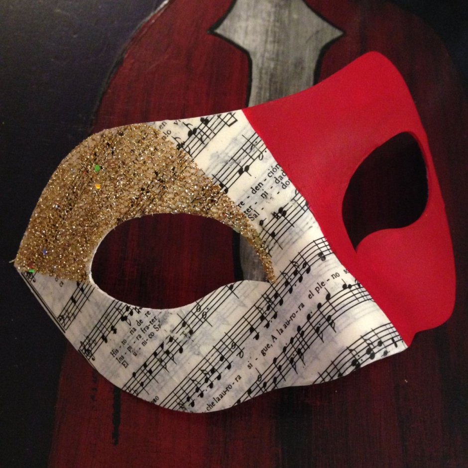 Театральная маска из картона