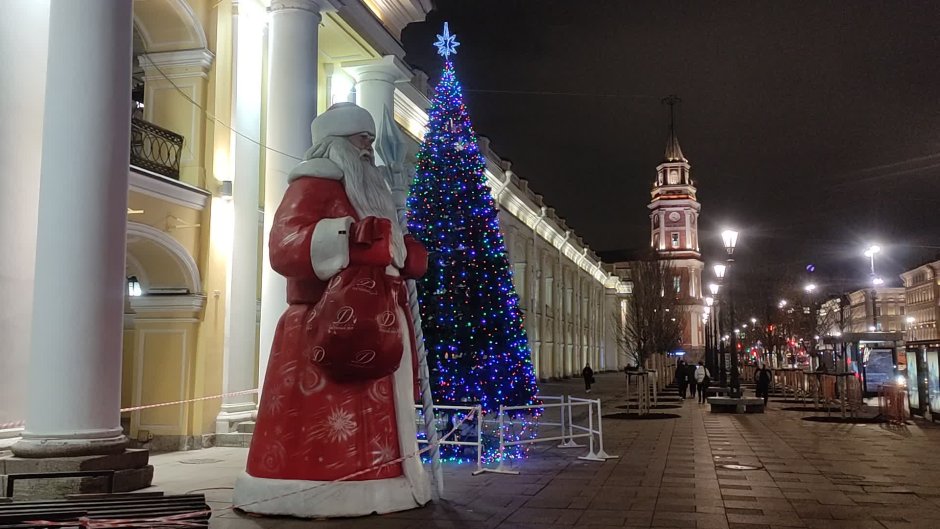 Новогодняя елка в гостином дворе