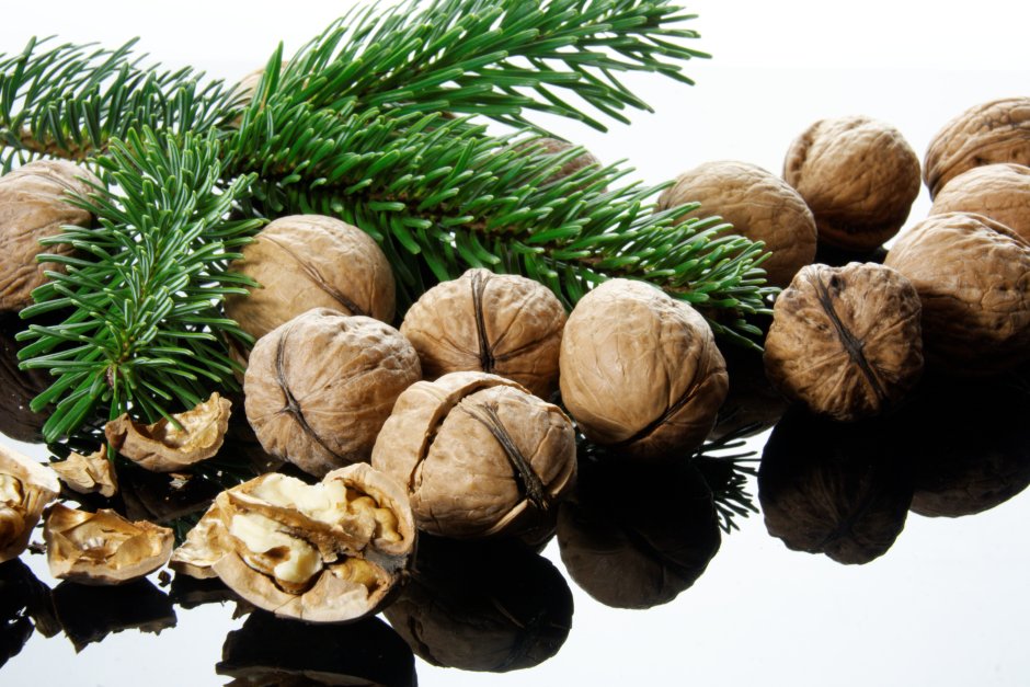 Новогодние грецкие орехи