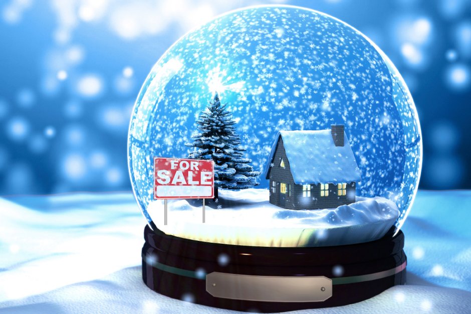 Новогодний стеклянный шар со снегом