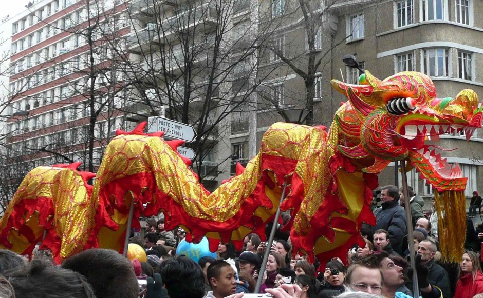 Китайский дракон шествие