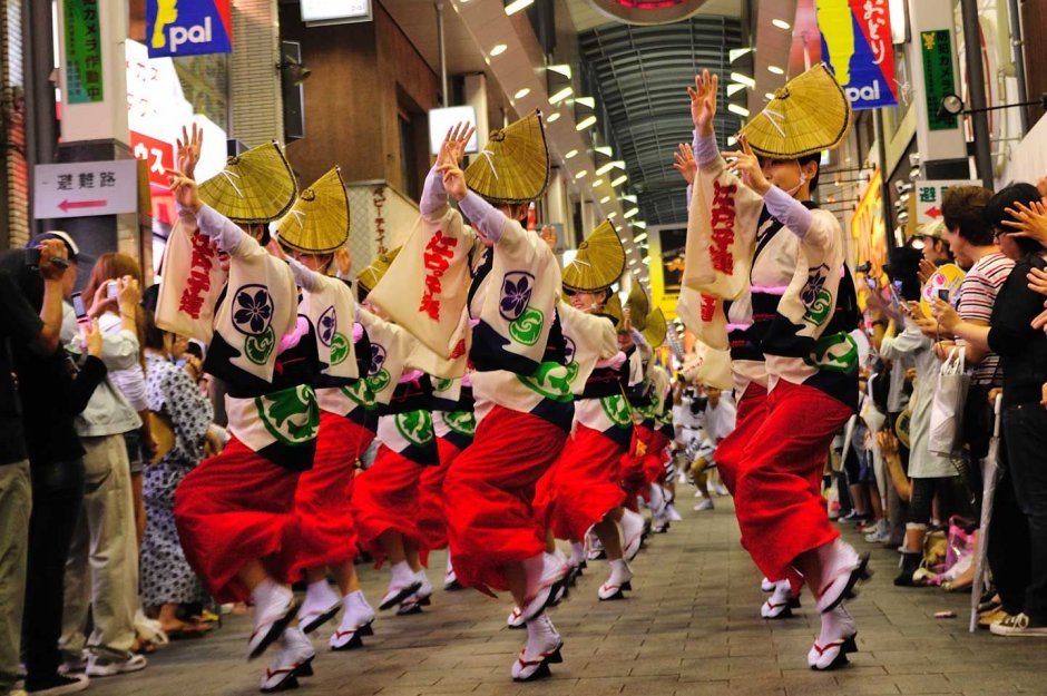 Бон одари танец в Японии