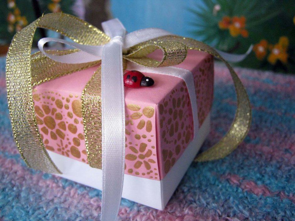 Красивая коробка для подарка