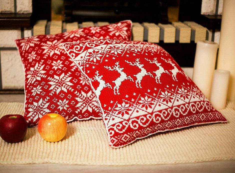 Вязаные новогодние подушки